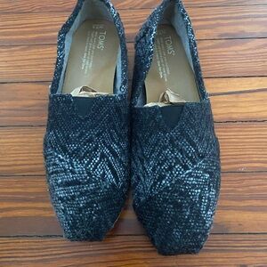Women’s Classic Grey/Black Textured
Wool TOMS